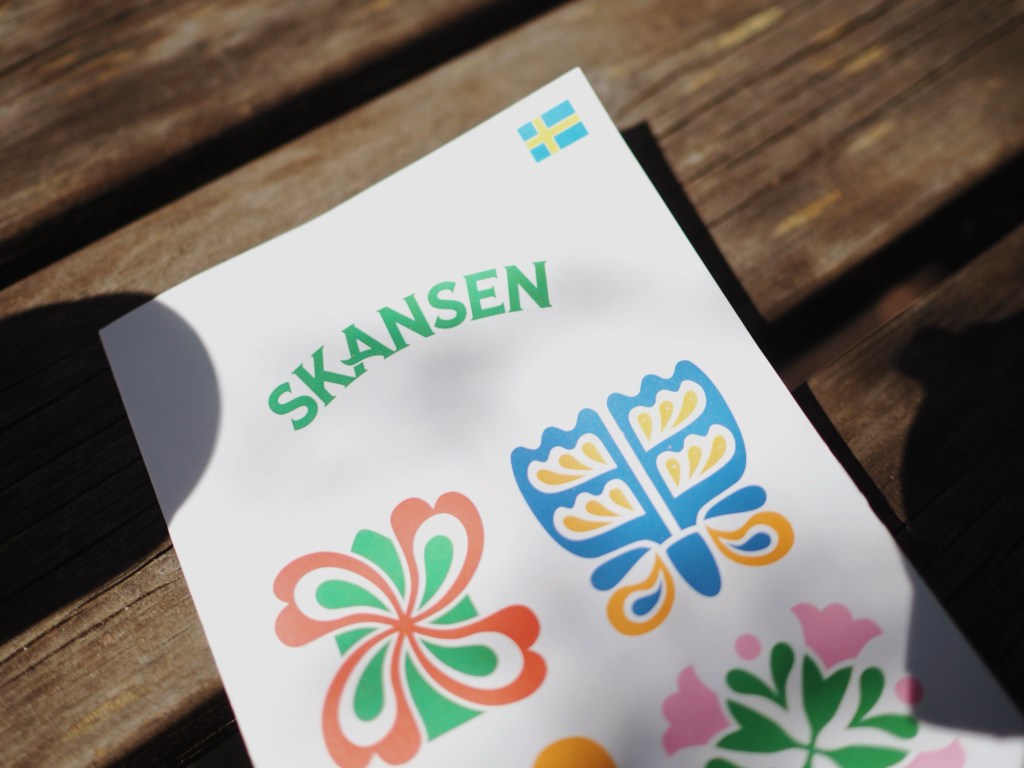 Björnar med halsband och lila&nbsp;racerbilar